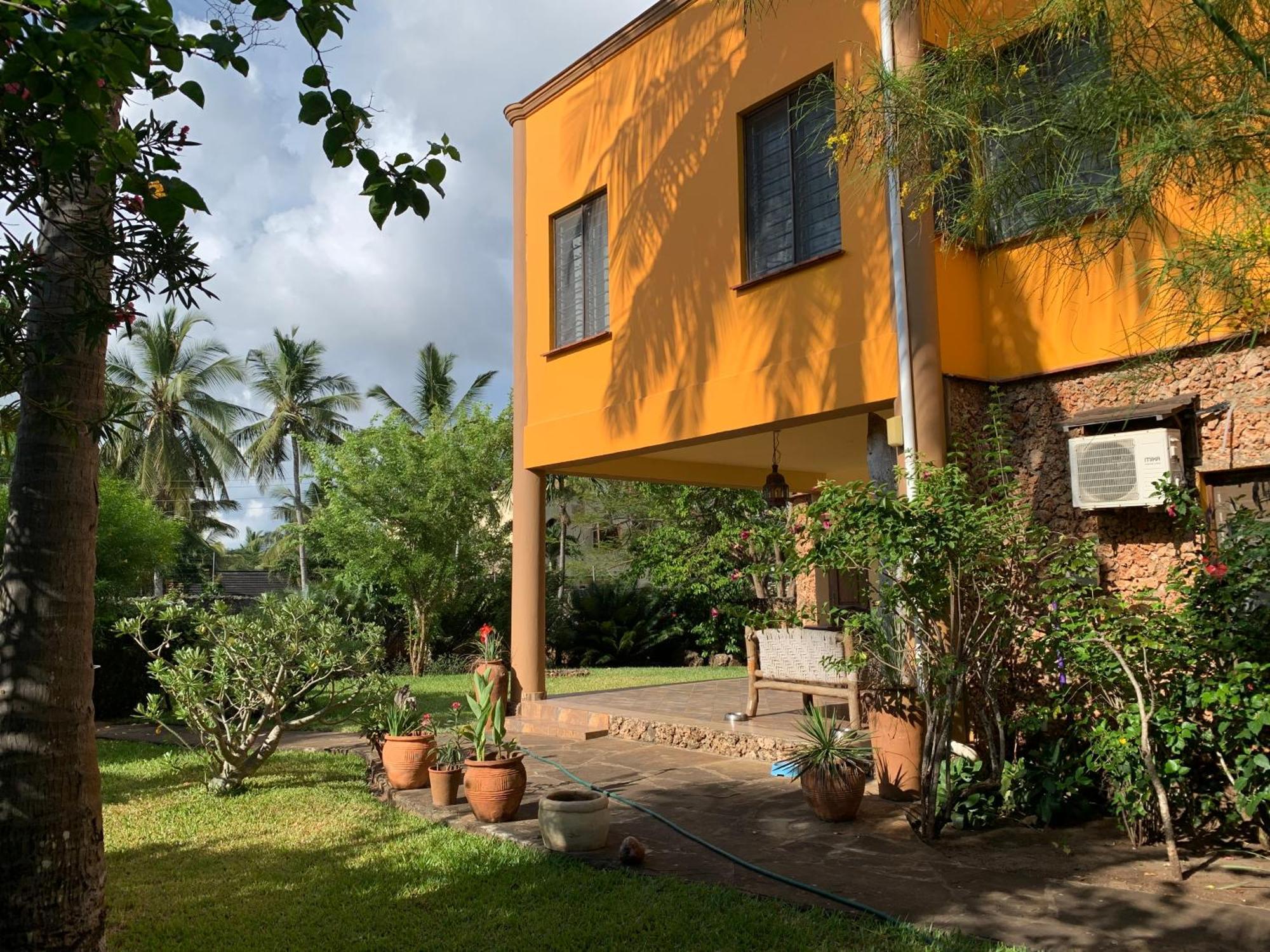 Lions Home Diani Beach Extérieur photo