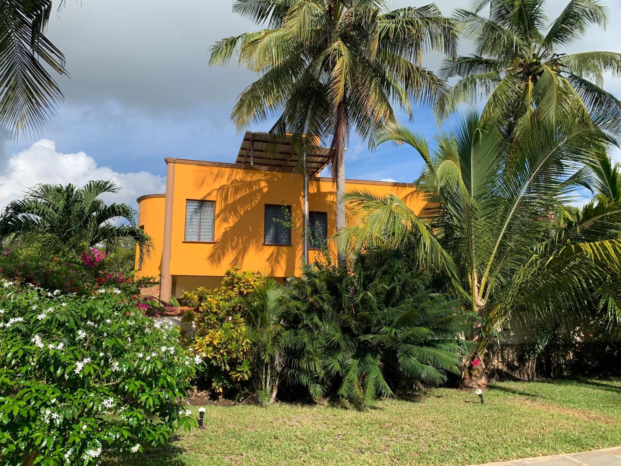 Lions Home Diani Beach Extérieur photo